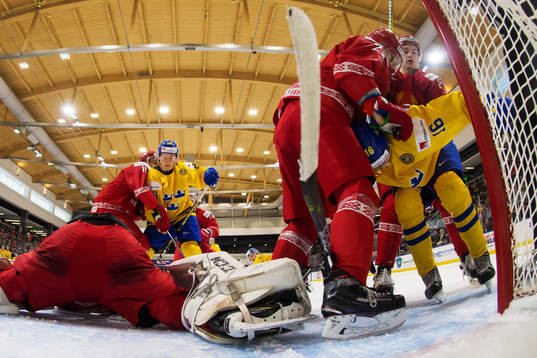 Sveriges Oskar Steen och Linus Lindström oroar framför