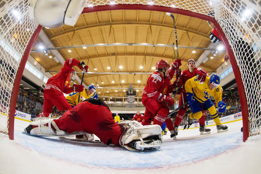 Sveriges Oskar Steen och Linus Lindström oroar framför