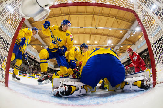 Bläddra bland fler bilder av Ishockey, JVM, Belarus - Sverige