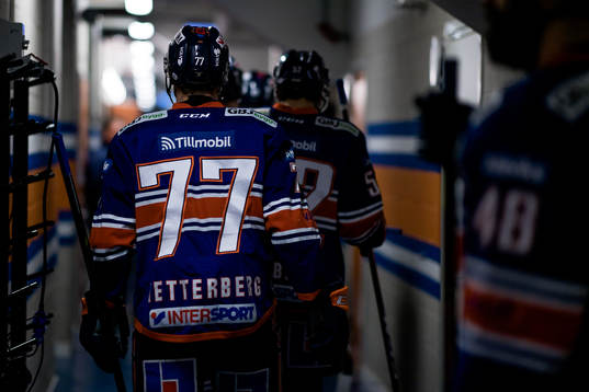 Växjös Pontus Netterberg på väg ut till värmningen