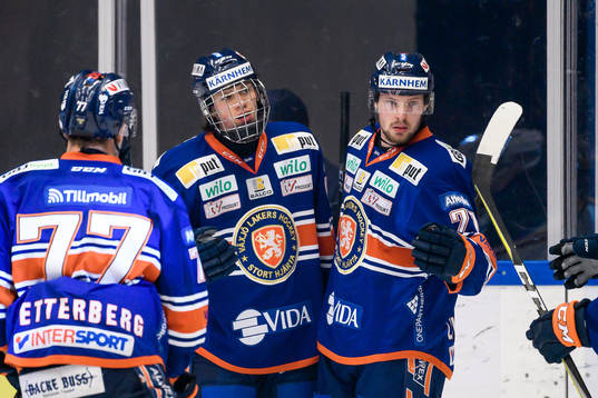Växjös Dominik Bokk och Martin Lundberg jublar