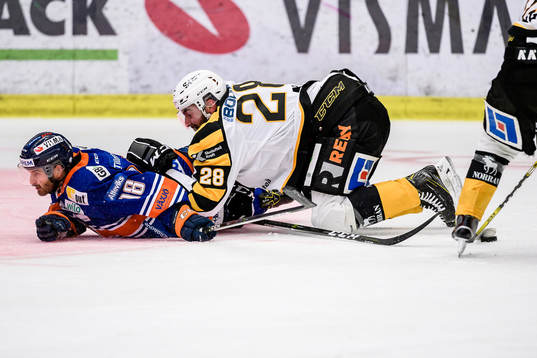 Växjös Andrew Calof faller