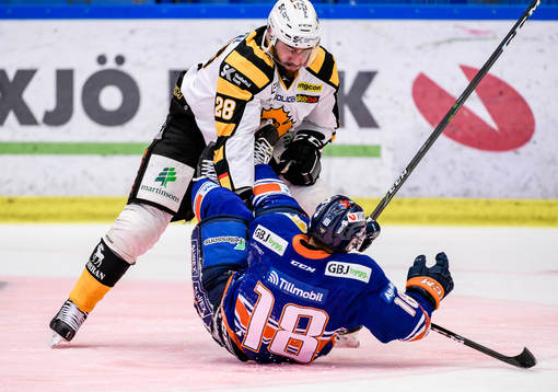 Kamp mellan Skellefteås Johan Alm och Växjös Andrew Calof