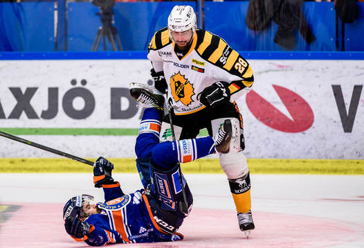Kamp mellan Skellefteås Johan Alm och Växjös Andrew Calof