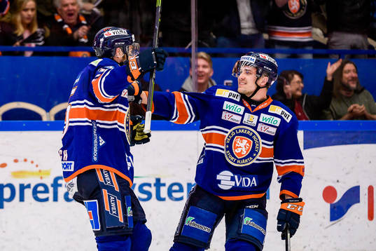 Växjös Noah Welch och Pontus Netterberg jublar