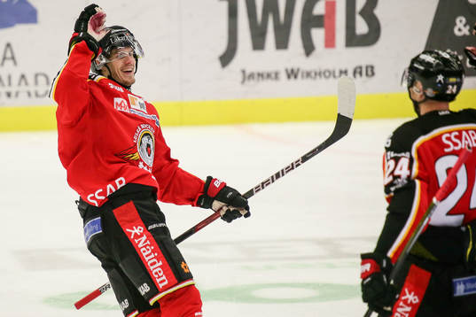 Luleås Emil Larsson jublar