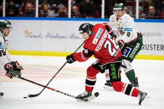 Malmö Redhawks Axel Wemmenblorn och Frölundas John Nyberg