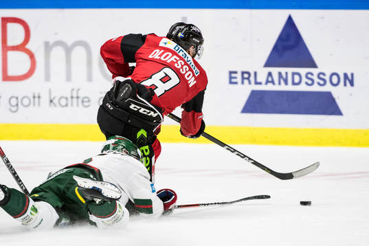 Malmö Redhawks Johan Olofsson fälls av Frölundas Adam