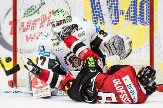 Malmö Redhawks Johan Olofsson och Frölundas målvakt