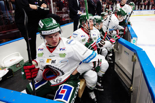 Frölundas Victor Olofsson deppar på bänken