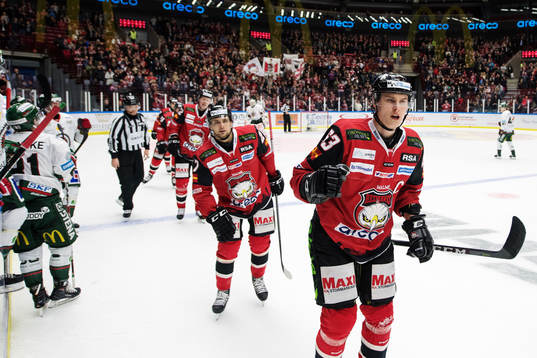 Malmö Redhawks Fredrik Händemark jublar