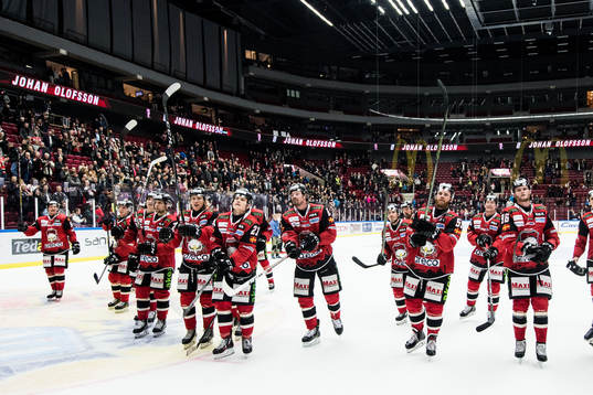 Malmö Redhawks spelare jublar