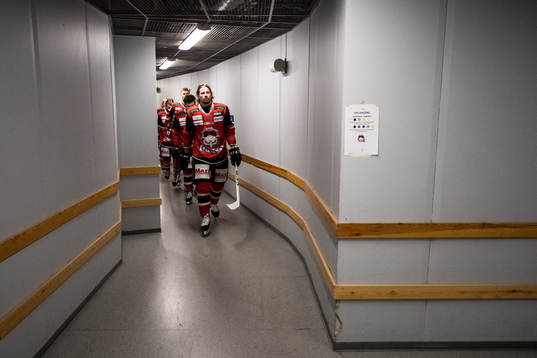 Malmö Redhawks spelare med Stefan Warg i spetsen är