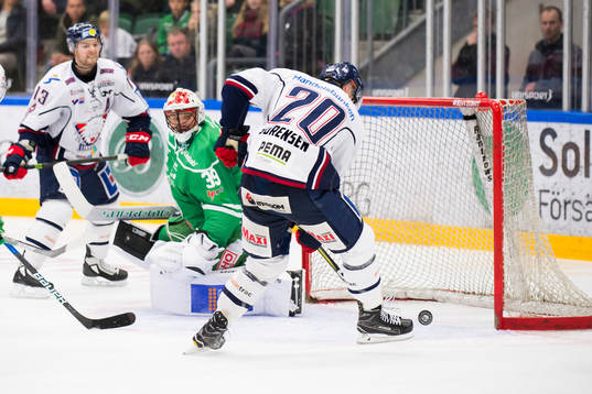 Linköpings Nick Sörensen missar målchans
