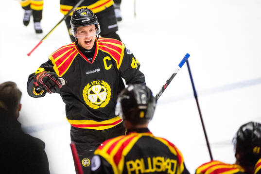 Brynäs Jacob Blomqvist jublar