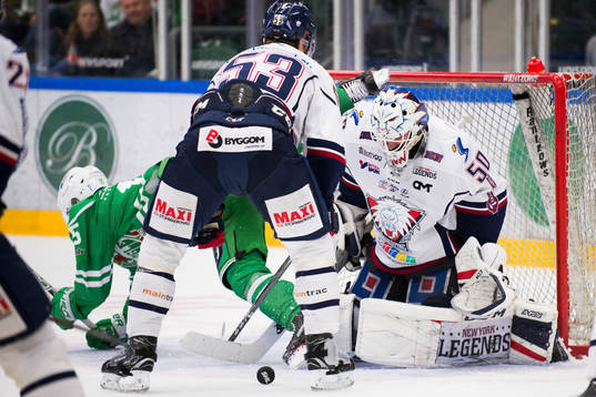 Linköpings målvakt Jonas Gustavsson och Eddie Larsson