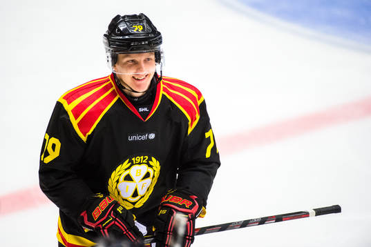 Brynäs Daniel Mannberg jublar
