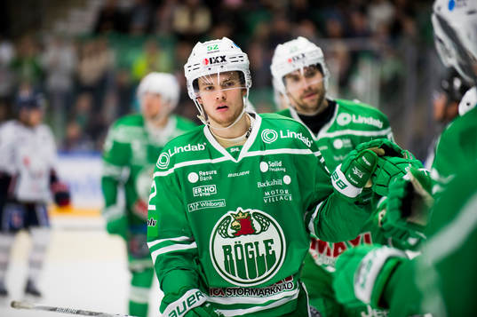 Rögles Lucas Elvenes jublar
