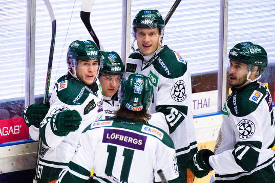 Färjestads Michael Lindqvist och Johan Ryno jublar