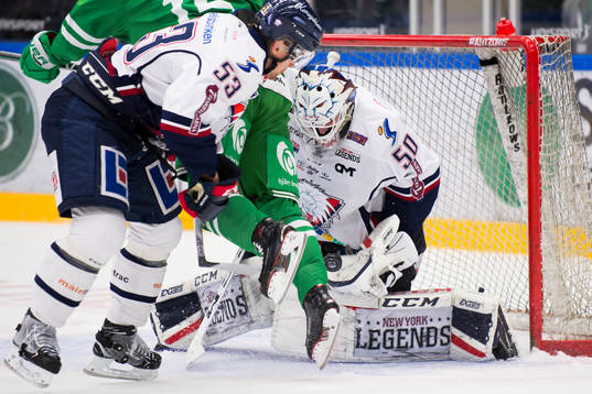 Linköpings målvakt Jonas Gustavsson och Eddie Larsson
