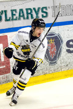 s Erik Nyström jublar eter 1-3