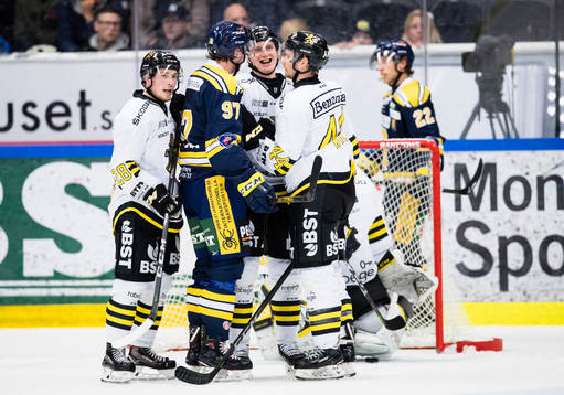 s Jesper Fröden (v), Filip Windlert (m) och Clay Wilson (h)