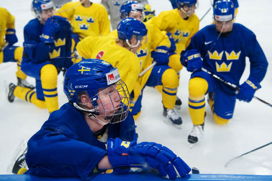 Rasmus Dahlin på Sveriges träning