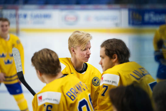 Rasmus Dahlin på Sveriges träning