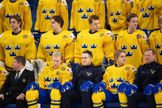 Spelare och ledare, inklusive Alexander Nylander,