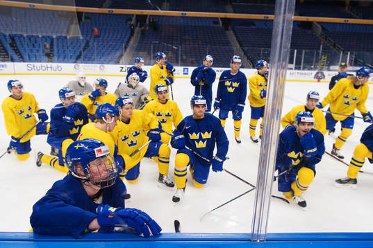 Rasmus Dahlin på Sveriges träning
