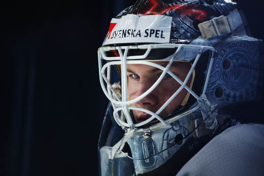 Målvakten Filip Gustavsson på Sveriges träning