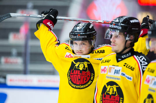 Luleås Petter Emanuelsson på uppvärmningen