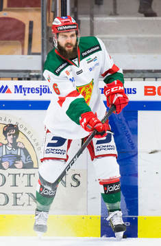 Moras Steven Seigo på värmningen