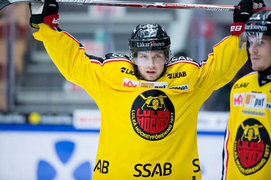Luleås Petter Emanuelsson på uppvärmningen