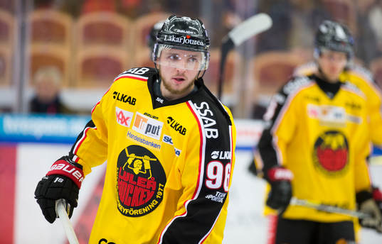 Luleås Robin Kovacs på värmningen