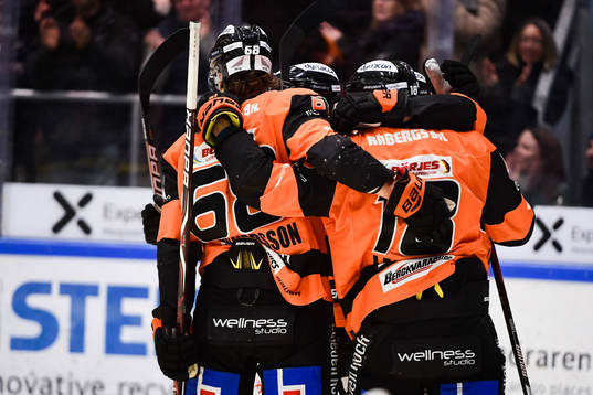 Karlskronas Emil Larsson jublar