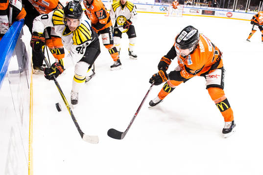 Brynäs Jesper Jensen  och Karlskronas Filip Cruseman