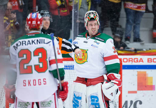 Moras  målvakt Mattias Pettersson deppar