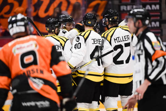 Brynäs spelare jublar