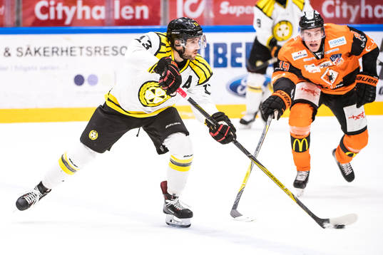 Brynäs Ryan Gunderson  och Karlskronas Kristoffer Söder
