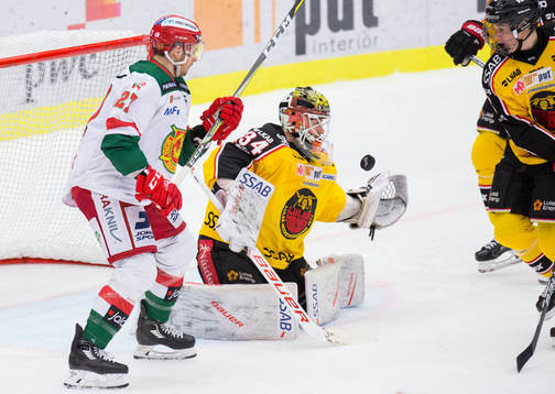 Luleås målvakt Joel Lassinantti   och Moras Matt Bailey