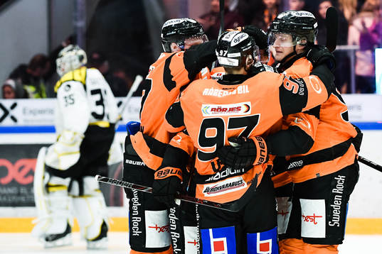 Karlskronas Filip Cruseman jublar