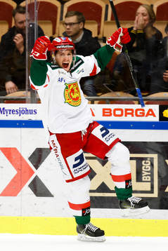 Moras Robin Johansson jublar