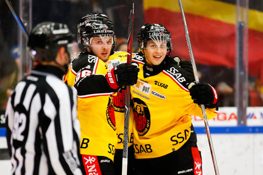 Luleås Robin Kovacs och Jonas Berglund jublar