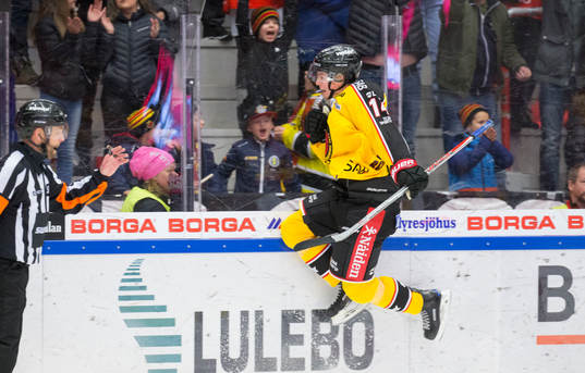 Luleås Jonas Berglund jublar