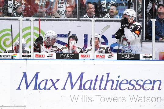 5 spelare i Malmö Redhawks utvisningsbås
