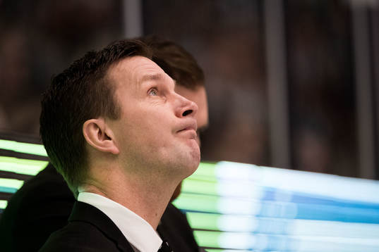 Färjestads tränare Johan Pennerborn deppar