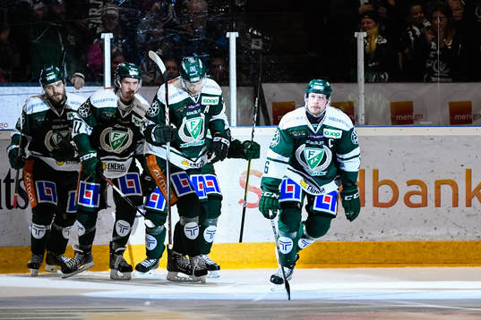 Färjestads Alexander Johansson jublar