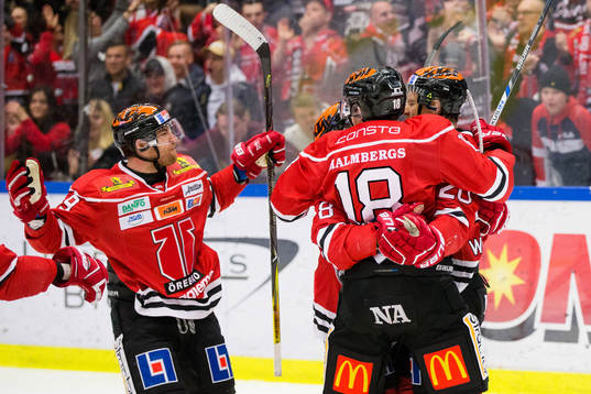 Örebros Marcus Weinstock jublar med Joakim Andersson