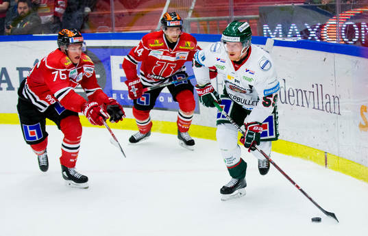 Frölundas Simon Hjalmarsson och Örebros Jare Sallinen och